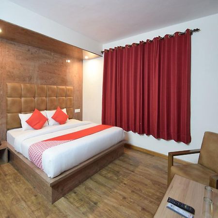 Hotel Rising Star Manāli Exteriör bild