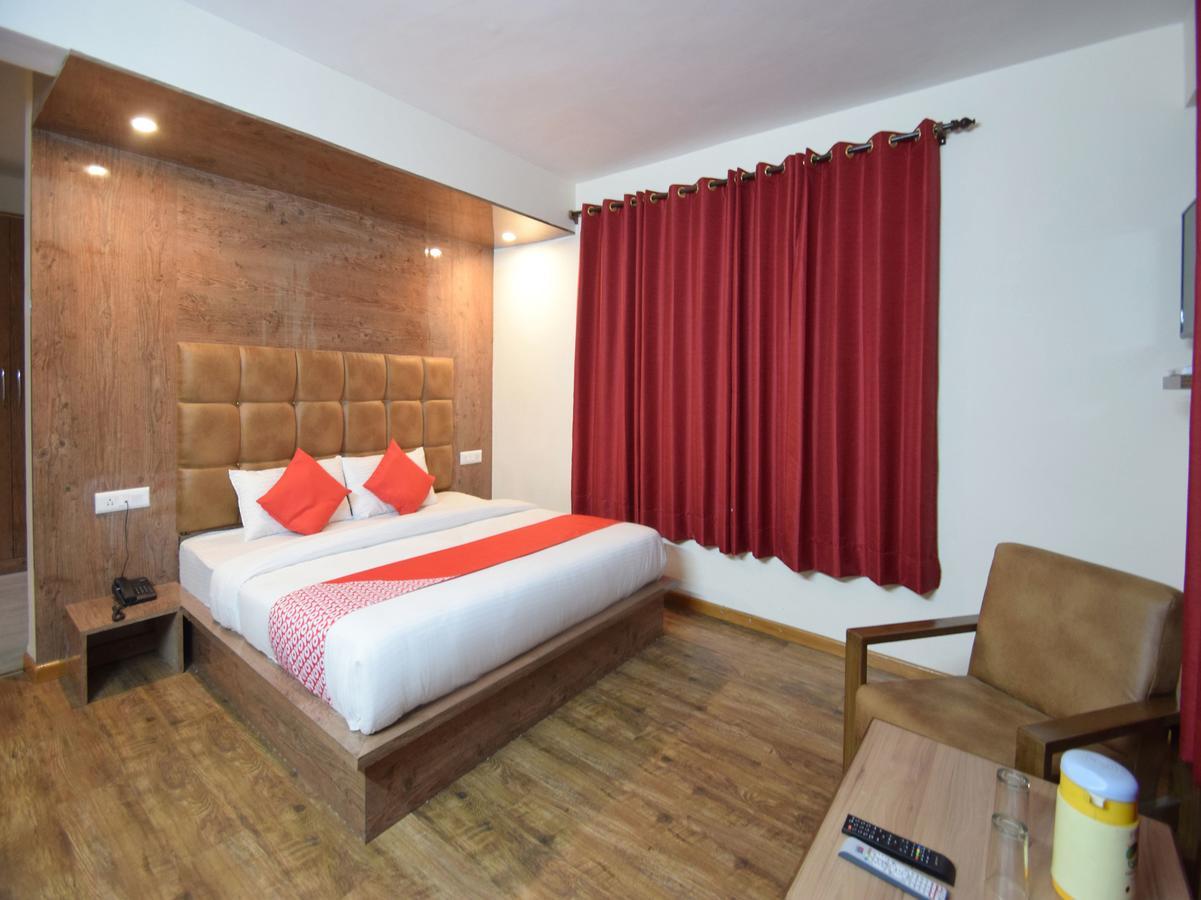 Hotel Rising Star Manāli Exteriör bild